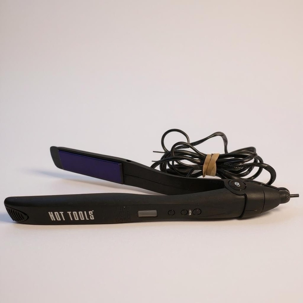 Hot Tools Professional Digital‎ Ceramic Flat Iron Hair Straightener Black